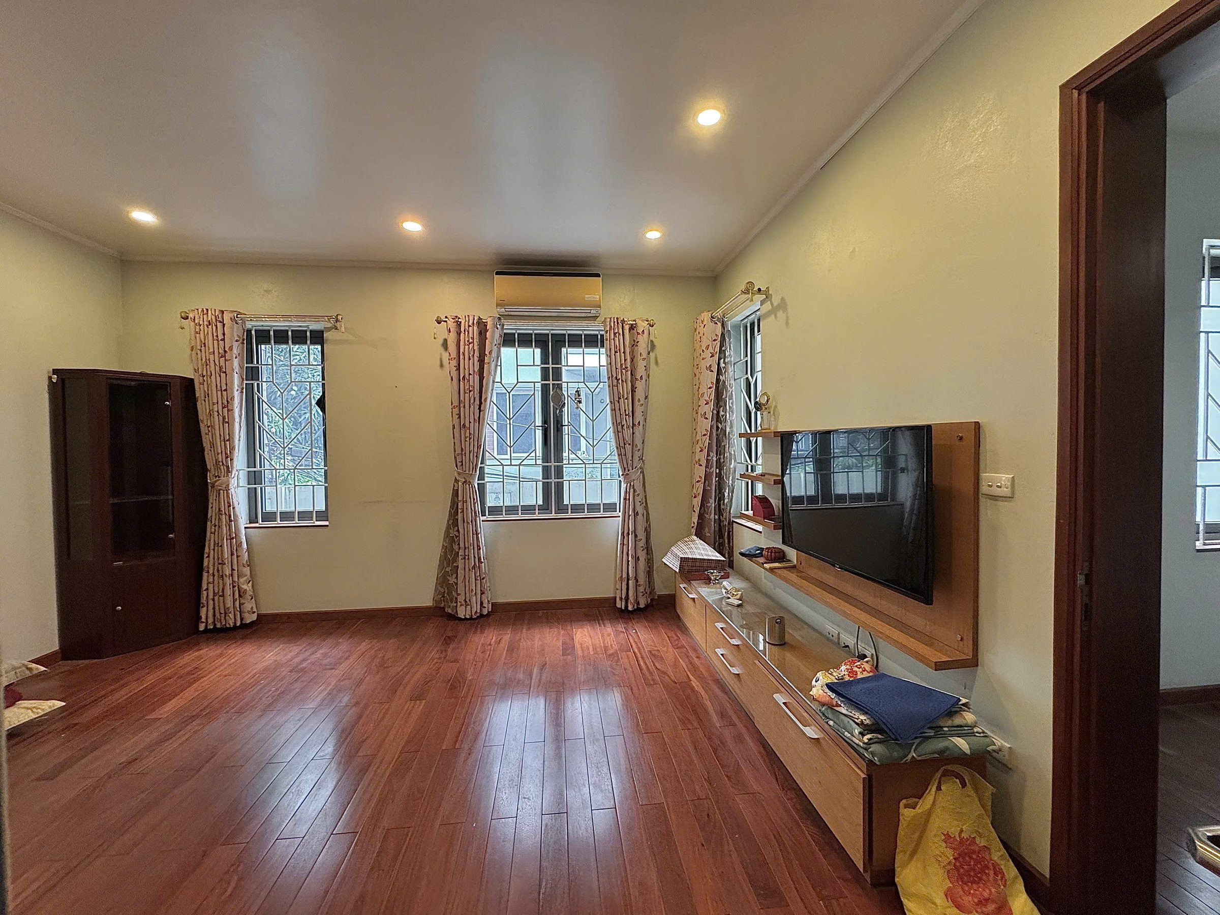 Cho thuê Nhà riêng ngõ 61 Lạc Trung, Hai Bà Trưng 88M x 4T giá 40 triệu
