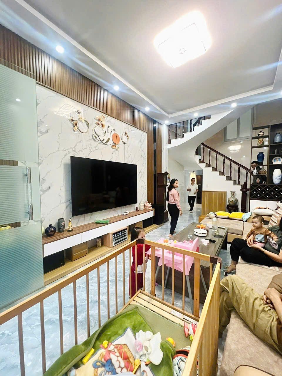 Cho thuê nhà đẹp ngõ Lạch Tray - Ngô Quyền - Hải Phòng phù hợp gia đình