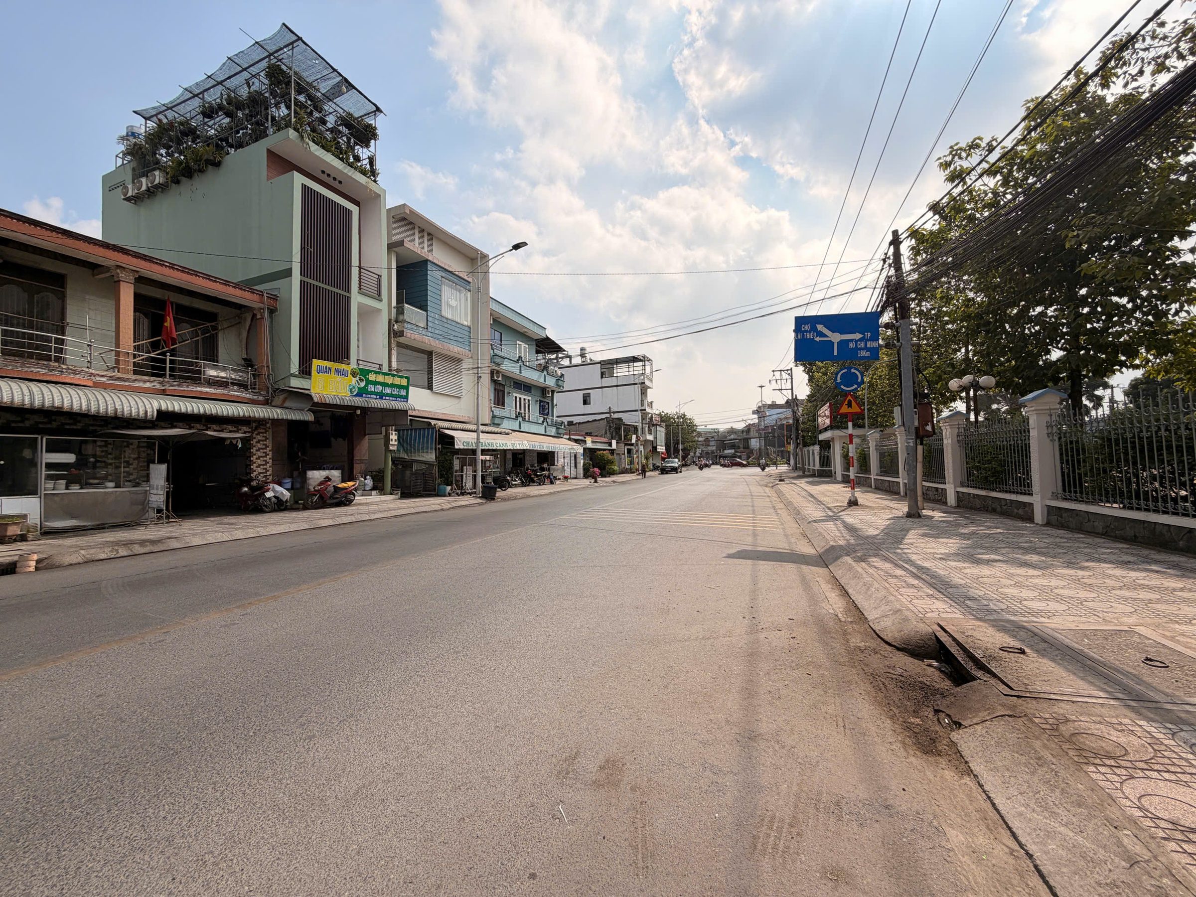 🏠 Chính chủ cần bán gấp nhà ngay sau lưng Thành ủy Lái Thiêu. Vị trí đắc địa, mặt tiền đường xe hơi, cách đường chính chỉ 10m!