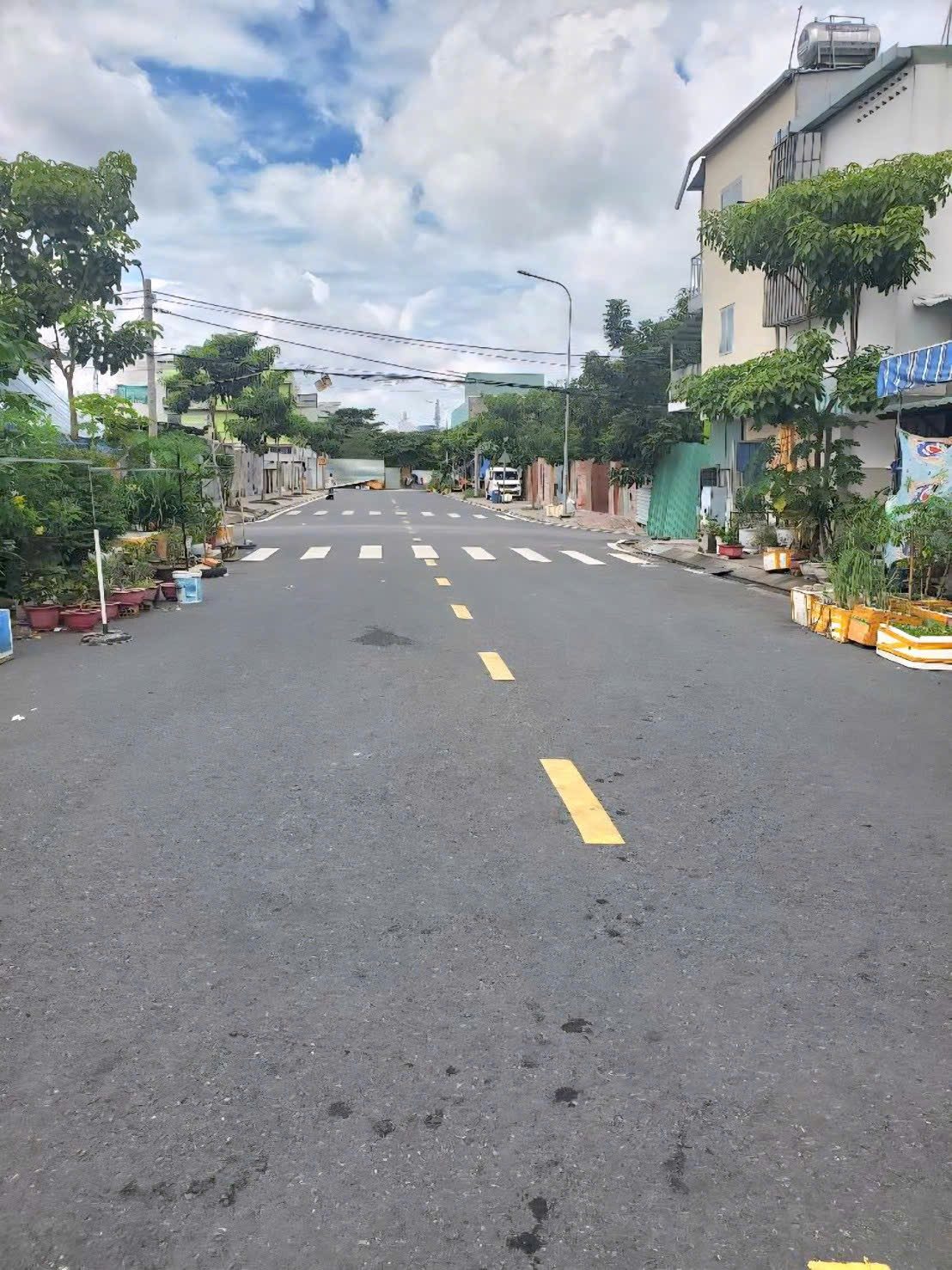 BÁN NHÀ ĐẸP SÁT KINH DƯƠNG VƯƠN.G - KH.U TÊ.N LỬ.A - ĐƯỜNG XE TẢI - 5PN - ( 4X20M )