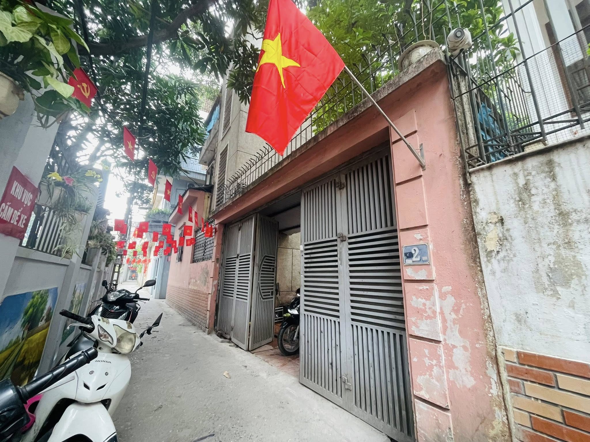 BÁN GẤP NHÀ PHỐ LÁNG HẠ. 225M2 - 3 TẦNG. MT 13M. GẦN ĐƯỜNG Ô TÔ.