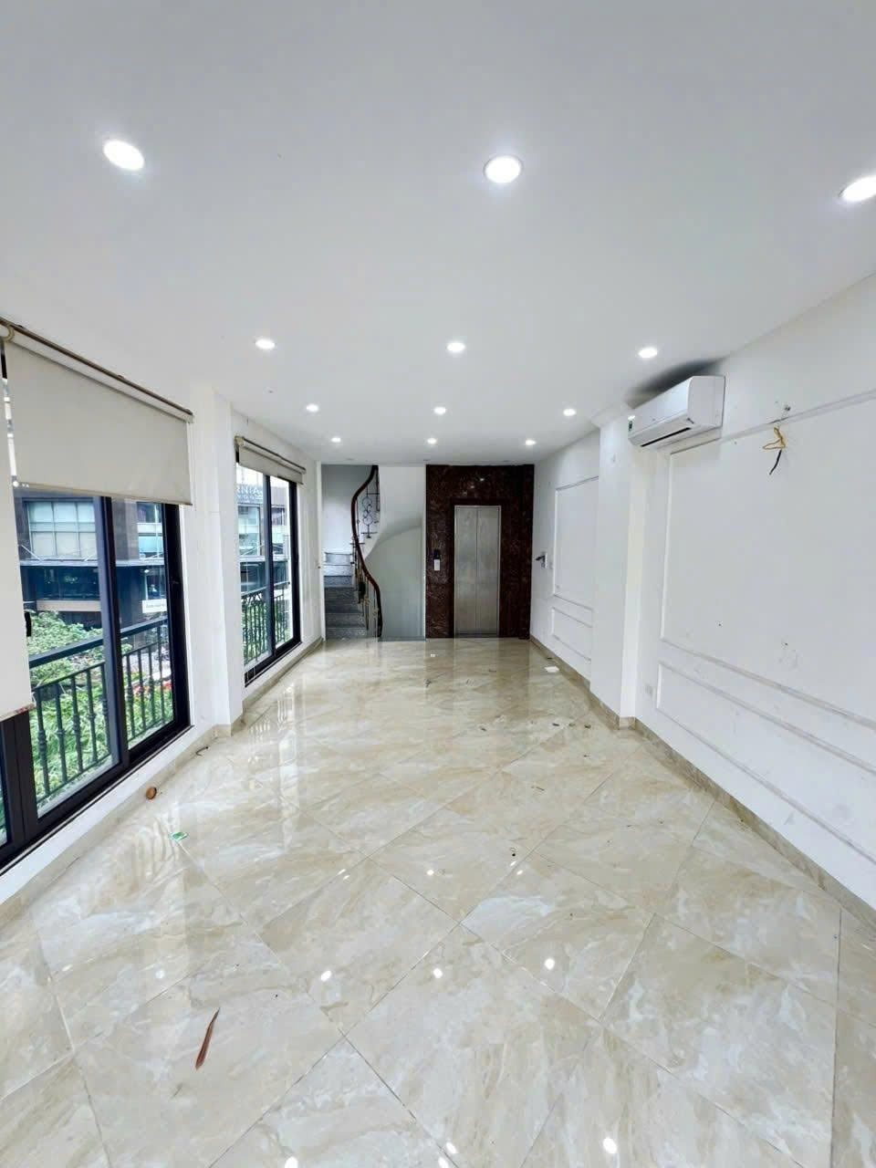 Cho Thuê Nhà Mặt Phố Láng Hạ 40M² 6,5 Tầng - Thiết Kế Thông Sàn - Kinh Doanh VP, Showroom... Giá Thuê 39tr