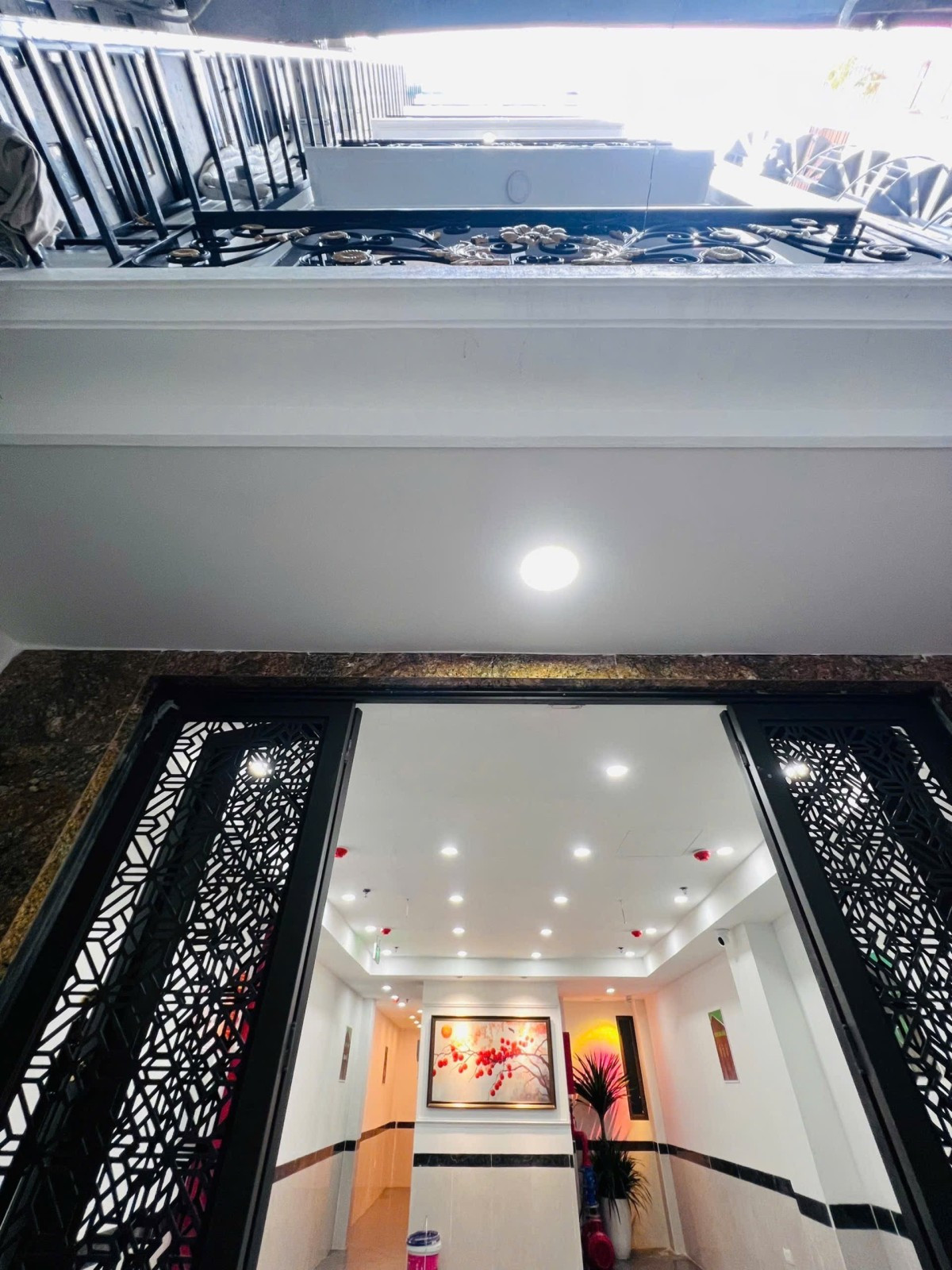 Bán nhà Đường Láng 63m² ngang 4.3m giá 19.9 tỷ Phường Đống Đa (LH: Zalo 0862299066)