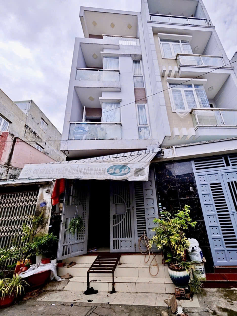Bán nhà 65m² sổ hồng riêng ngang 4.2m giá 6 tỷ tại Đường Lê Đình Cẩn Phường Tân Tạo