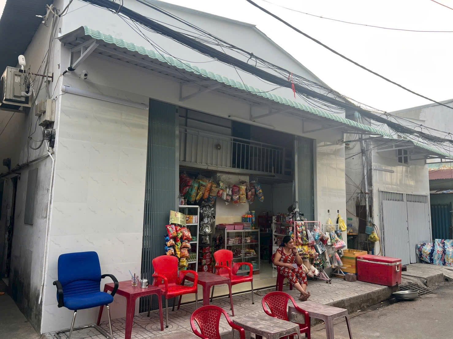 Bán dãy nhà trọ hẻm nhựa đường Lê Đình Cẩn phường Tân Tạo quận Bình Tân TPHCM, DT: 9x21m.