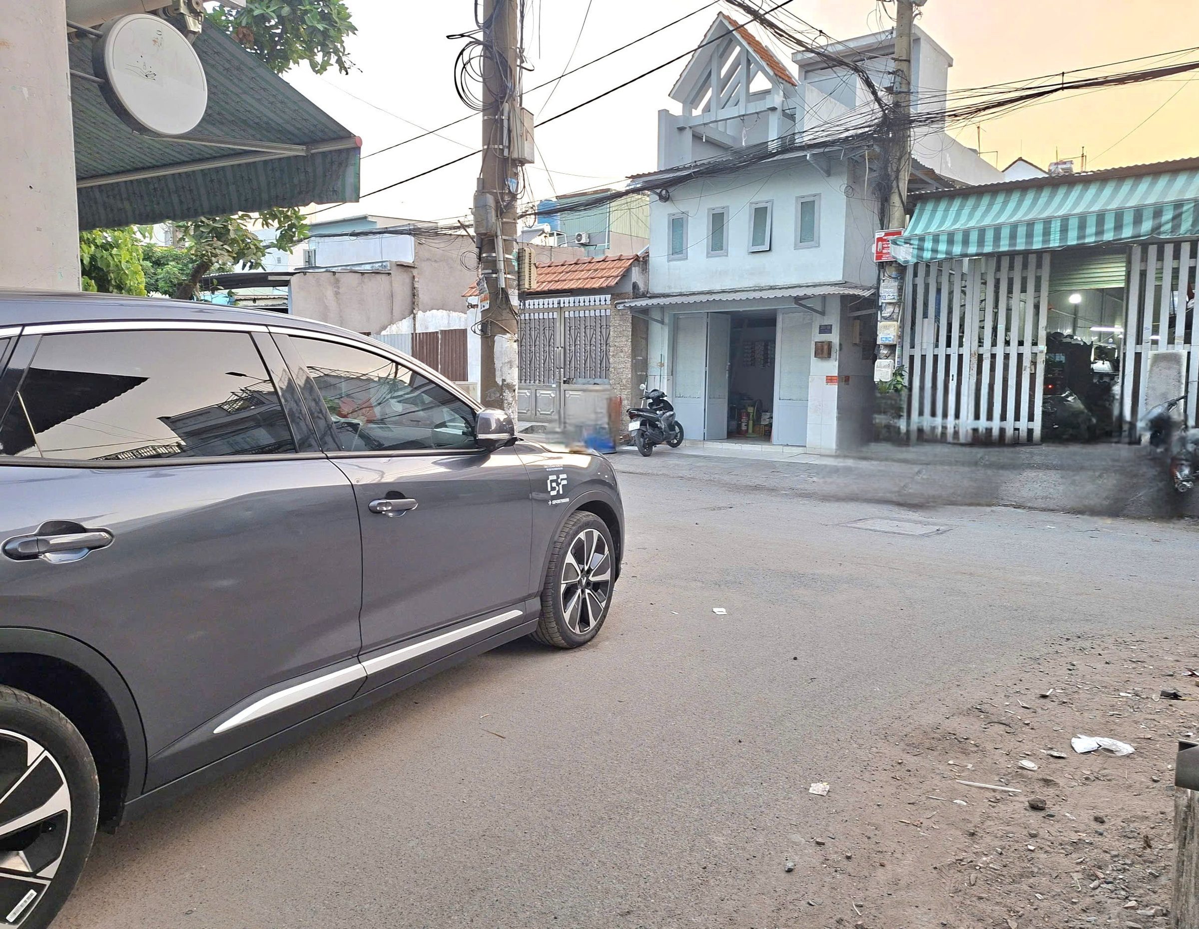 3 tầng sát T.ê.n l.ử.a, hẻm xe hơi giá chỉ hơn 4 tỷ