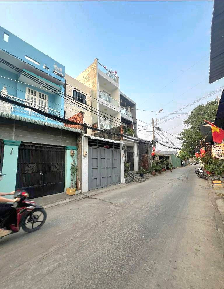BÁN NHÀ SÁT KINH DƯƠNG VƯƠN.G - KHU TÊN LỬ.A - ĐƯỜNG XE TẢI - ( 4X20M )