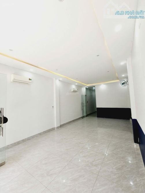 Cho thuê nhà 3 tầng MT đường Lê Đình Lý gần Nguyễn Văn Linh