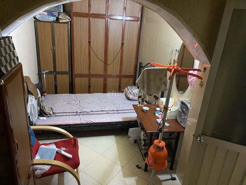 Cho thuê nhà tầng 1 ngõ pháp cổ , Đường Lê Duẩn,  Hà Nội
Diện tích  30m2 , 2 phòng ngủ , 1 vs -7tr/1thang