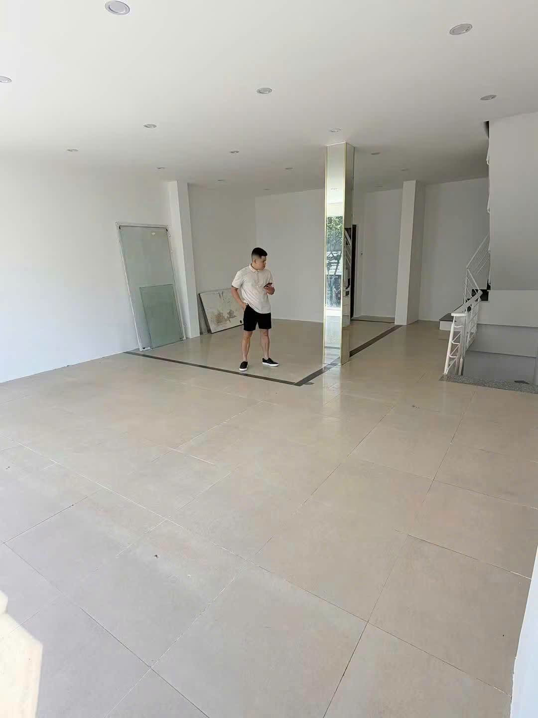 Cho thuê Mặt Tiền Lê Duẩn phố thời trang