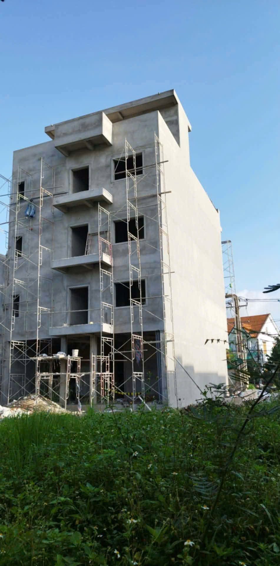 BÁN KHÁCH SẠN MỚI XÂY – NGAY TRUNG TÂM THỊ TRẤN LONG THÀNH
