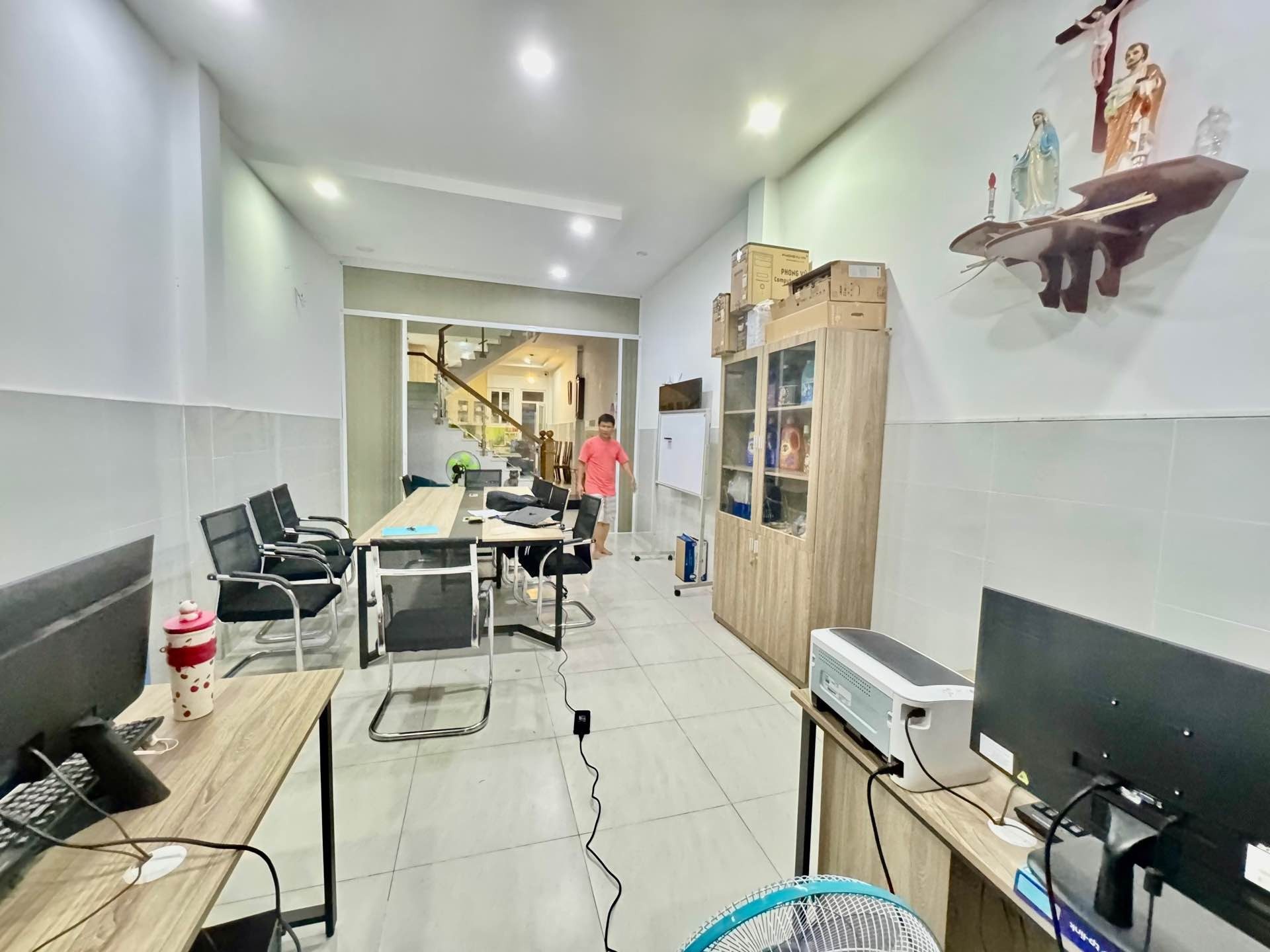 Bán Gấp Nhà Phố 2 Tầng Diện Tích 92m2 Xe Hơi Ngủ Trước Nhà Ngay Lê Đức Thọ P 13 Gò Vấp
