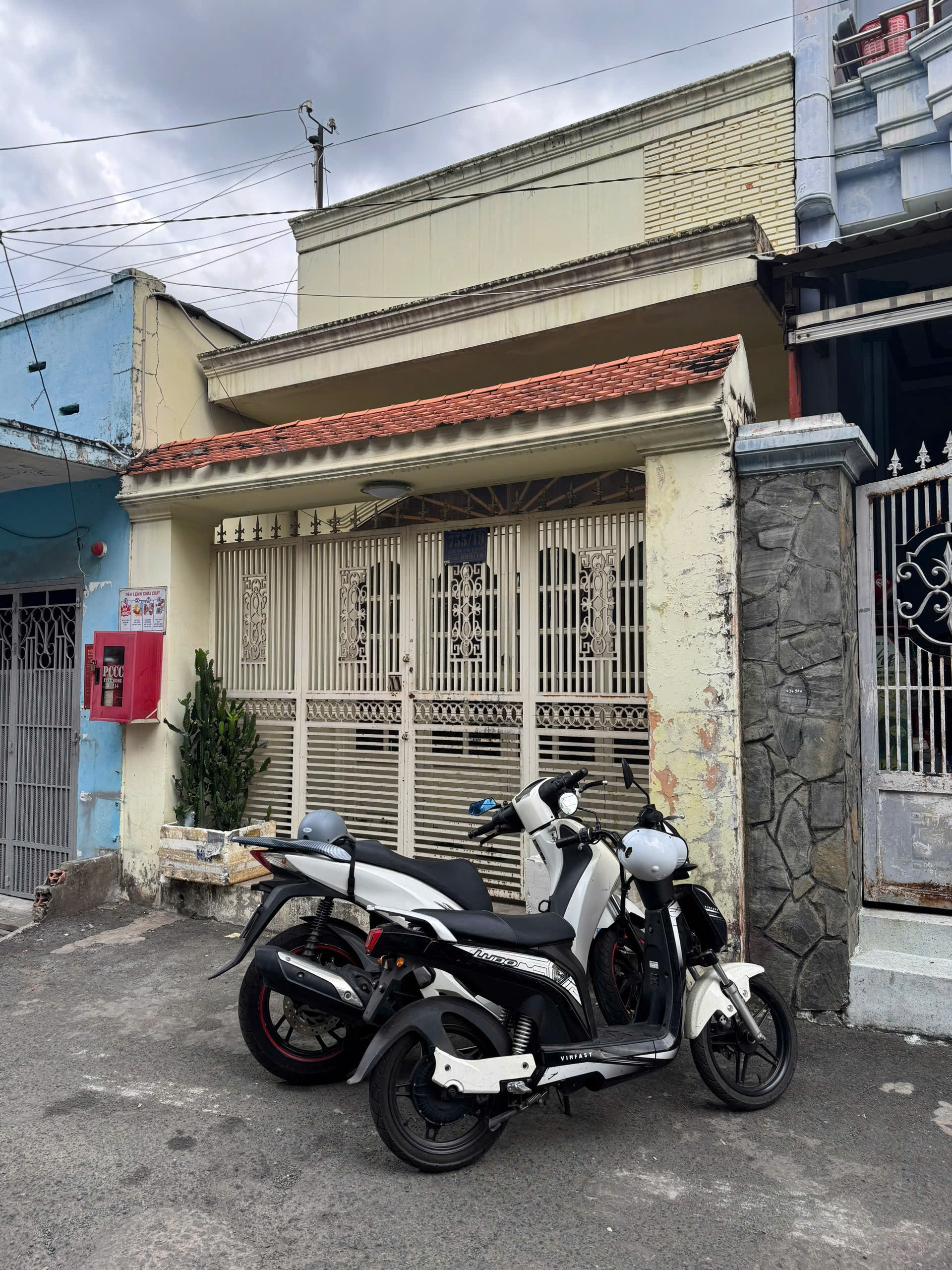Bán căn nhà cấp 4 Hẻm 699 xe tải vi vu 
Xd lên 6 tầng giá 81 triệu/m2 quá tốt