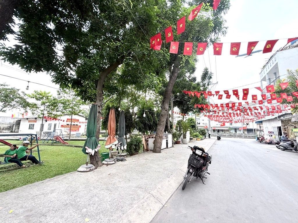 Gấp bán nhà mới 5 tầng sổ hồng riêng, hẽm xe hơi hoàng công đủ