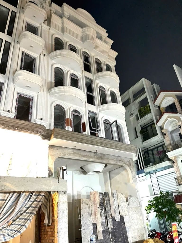 Bán căn hộ dịch vụ 22 phòng lê đưca thọ hầm, thang mây