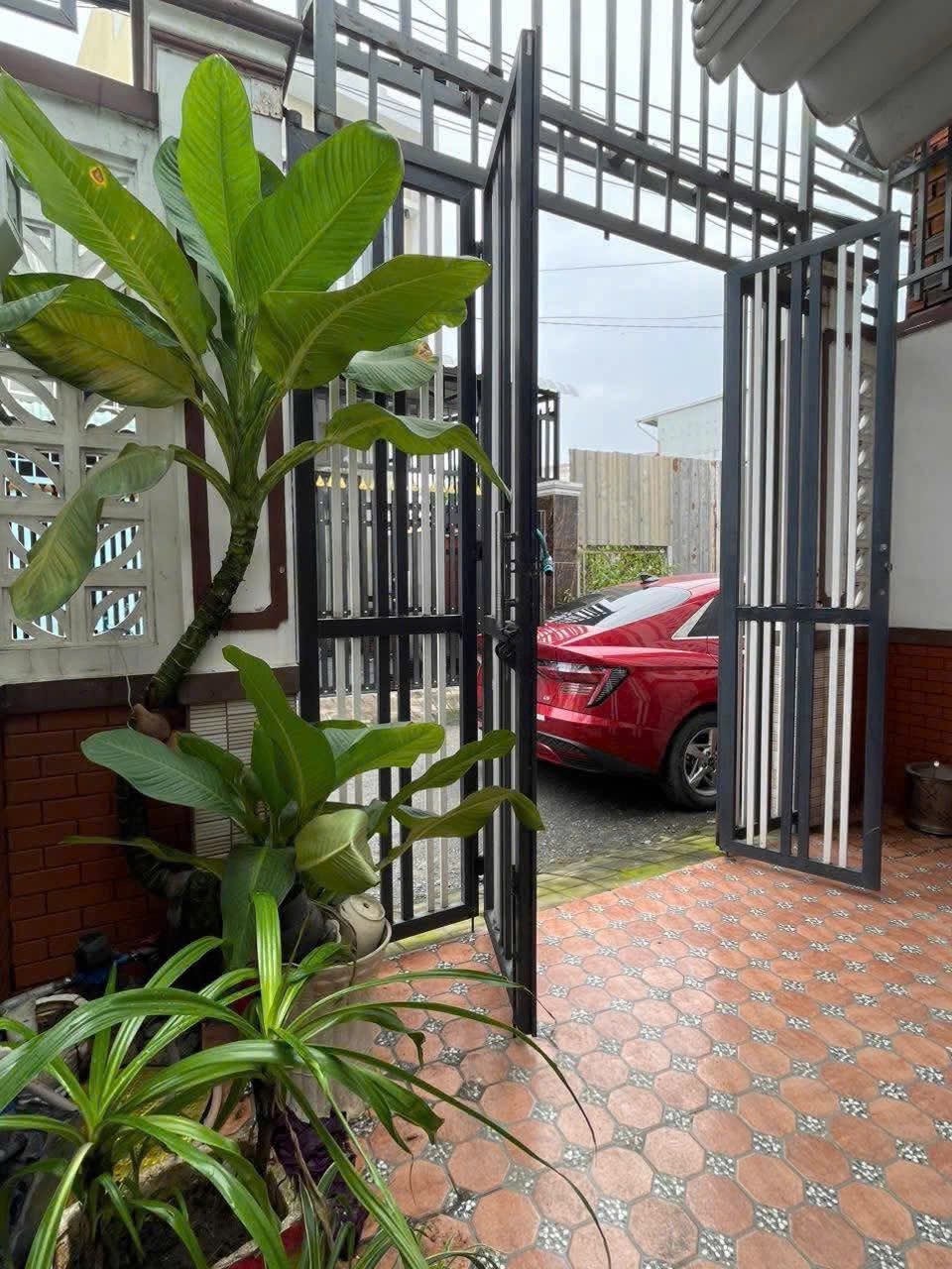 Nhà ở đẹp, giá rả, đường đang nâng cấp mở rộng