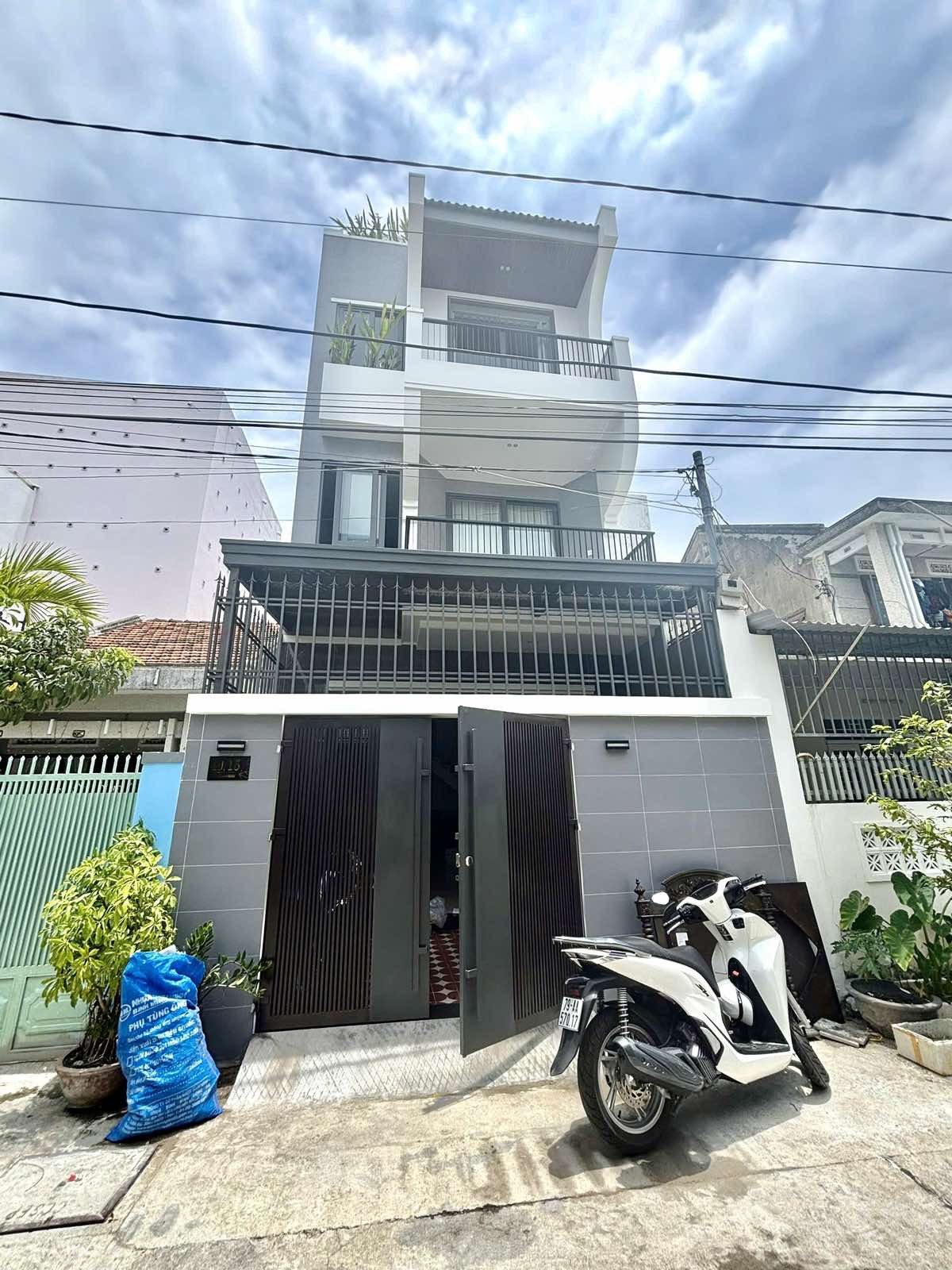 NHÀ 3 TẦNG ĐẸP VỊ TRÍ ĐẸP NGAY TTTP
