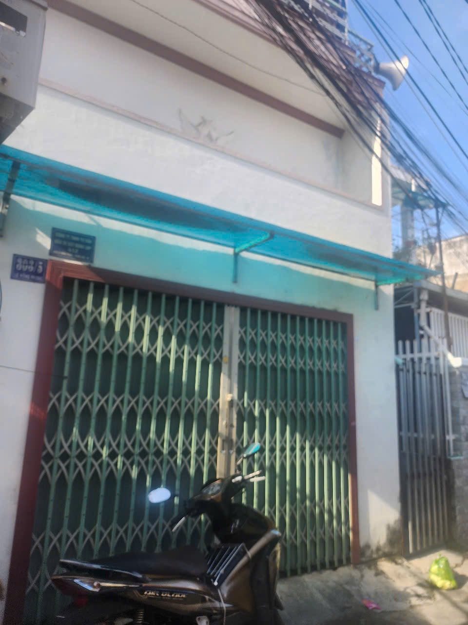 BÁN NHÀ KÈM DÃY PHÒNG TRỌ – PHƯỚC HOÀ, NHA TRANG

📐 DT: 107,6M² – NGANG 5,1M
🛣 HẺM 2,4–3M THÔNG LÊ HỒNG PHONG QUA CHÍ LINH (QH 4M)
🏠 HIỆN TRẠNG: NHÀ CẤP 4 + 4 PHÒNG TRỌ ĐANG CHO THUÊ – THU NHẬP ỔN ĐỊNH