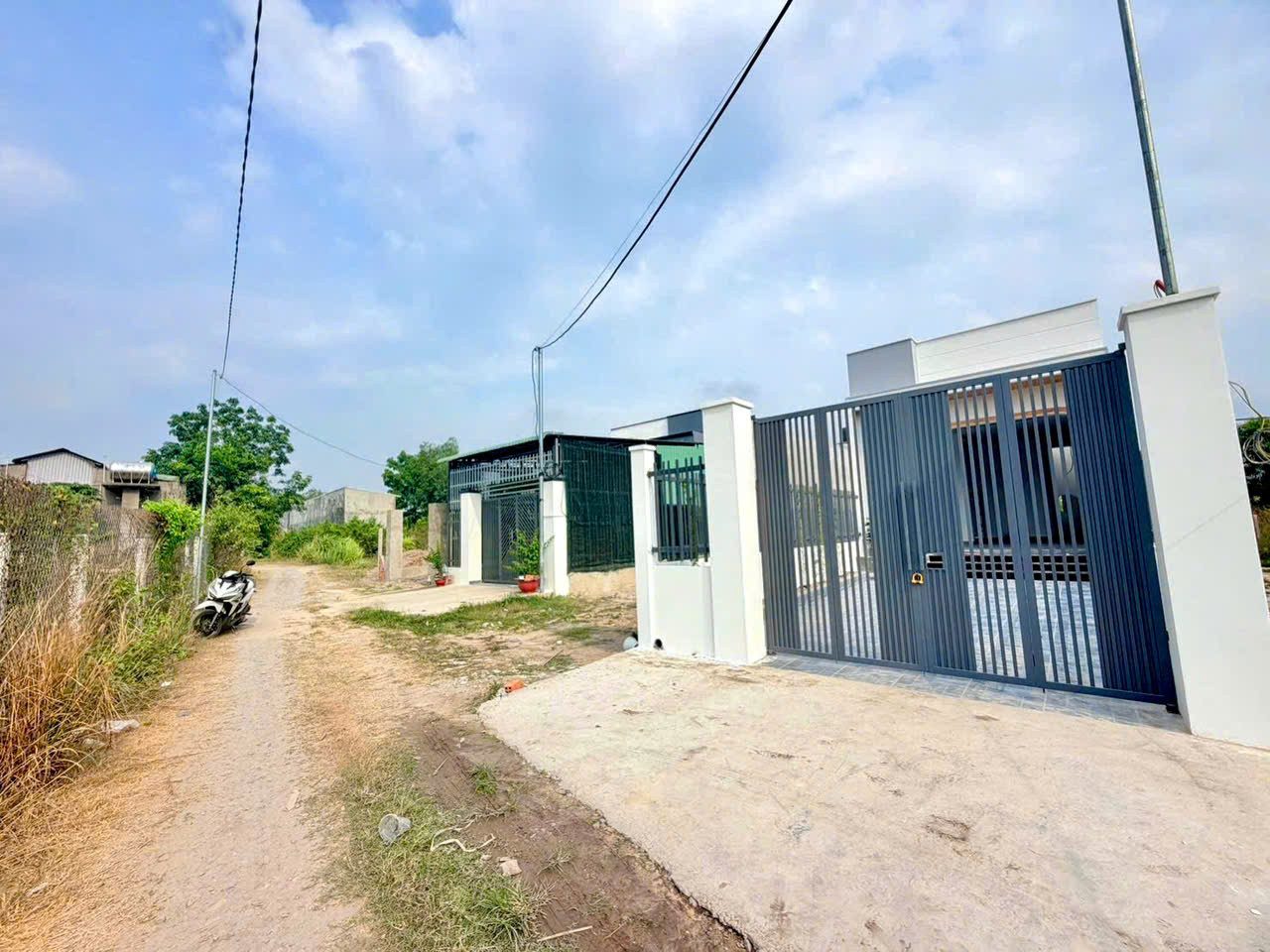 Bán căn nhà mới xây gần KCN Phước Đông 190m2 chỉ 1tỷ150