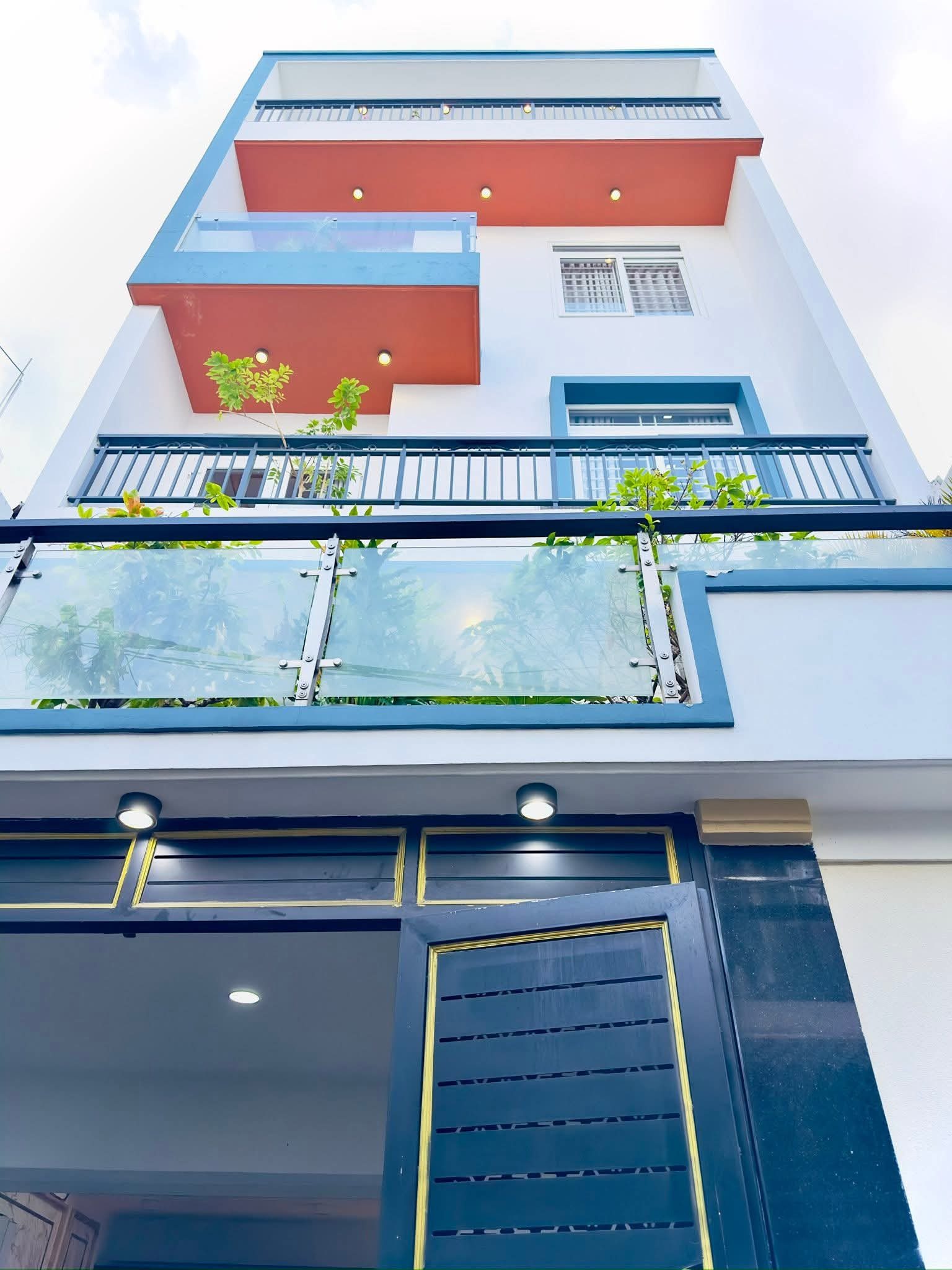 Siêu phẩm nhà đẹp 52m² cách bệnh viện 175 800m. Xây 4 tầng, hẻm 5m , sổ sẵn. Giá chỉ 3 tỷ 250