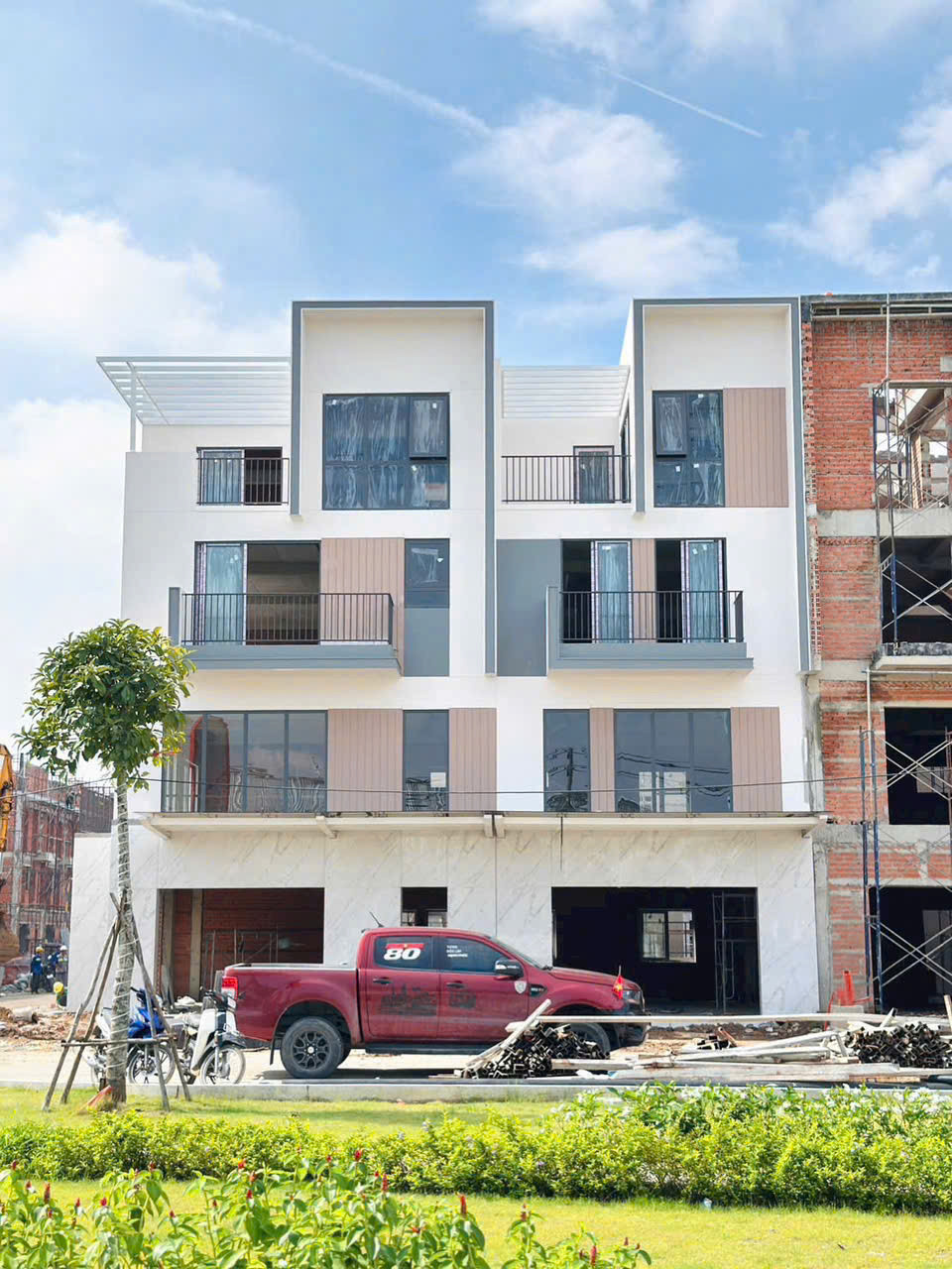 Chỉ 2,4 tỷ sở hữu shophouse 4 tầng, dt sàn 250m2 mặt tiền kinh doanh Lê Lai, cho thuê từ 35tr/tháng