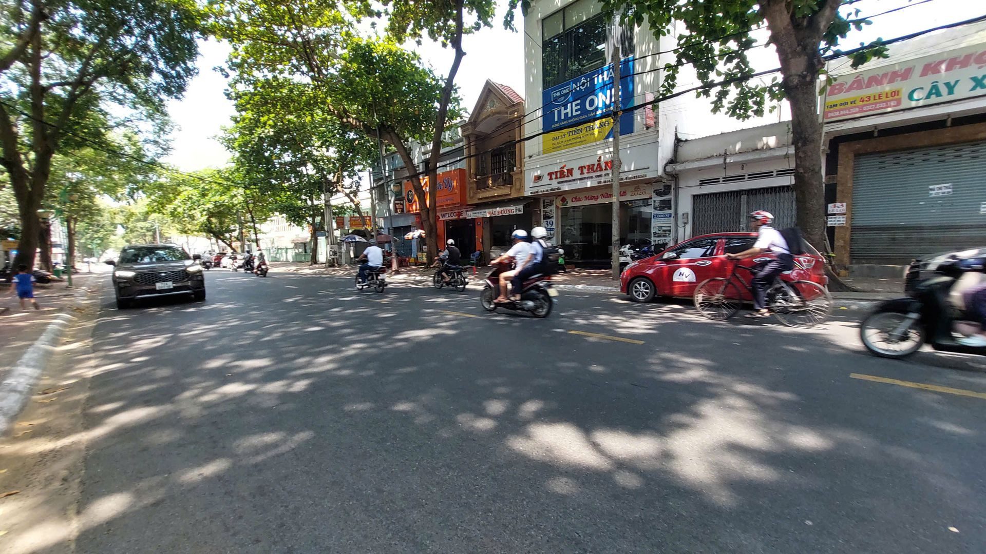 CHO THUÊ NHÀ MẶT TIỀN ĐƯỜNG LÊ LỢI, THÔNG SUỐT, CÓ 2 CĂN LIỀN NHAU