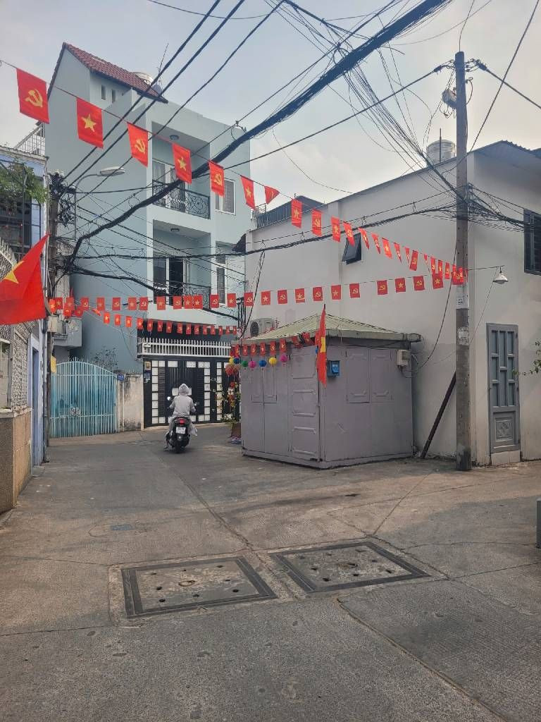 Bán nhà mới sổ hồng riêng 3 tầng giáp bình thạnh