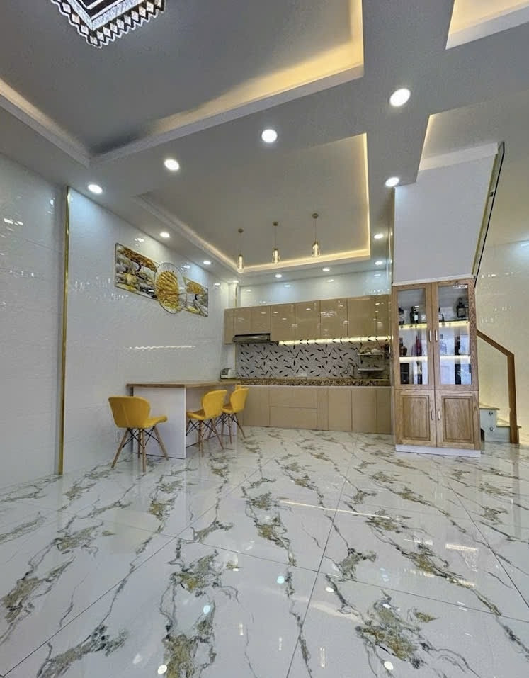 Hạ 300 triệu cần bán gấp nhà gần Võ Văn Kiệt Chủ nhà đi định cư ( 4x15) giá 5,7 tỷ.