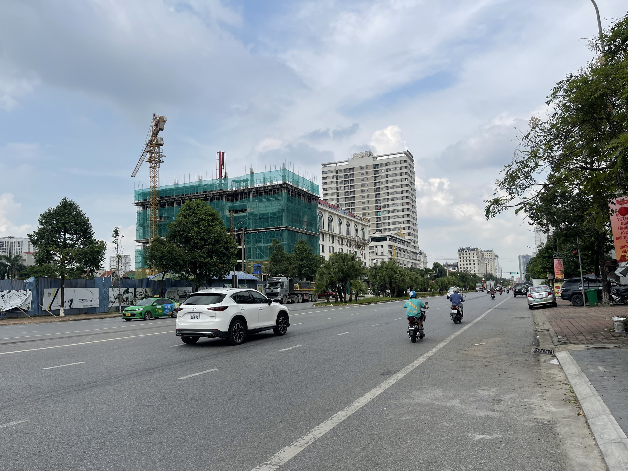Bán biệt thự 3.5 tầng. Diện tích đất 200m. Cạnh tổ hợp chung cư. Kinh doanh đêm sầm uất. Mặt đường lê thái tổ. Phường võ cường bắc ninh