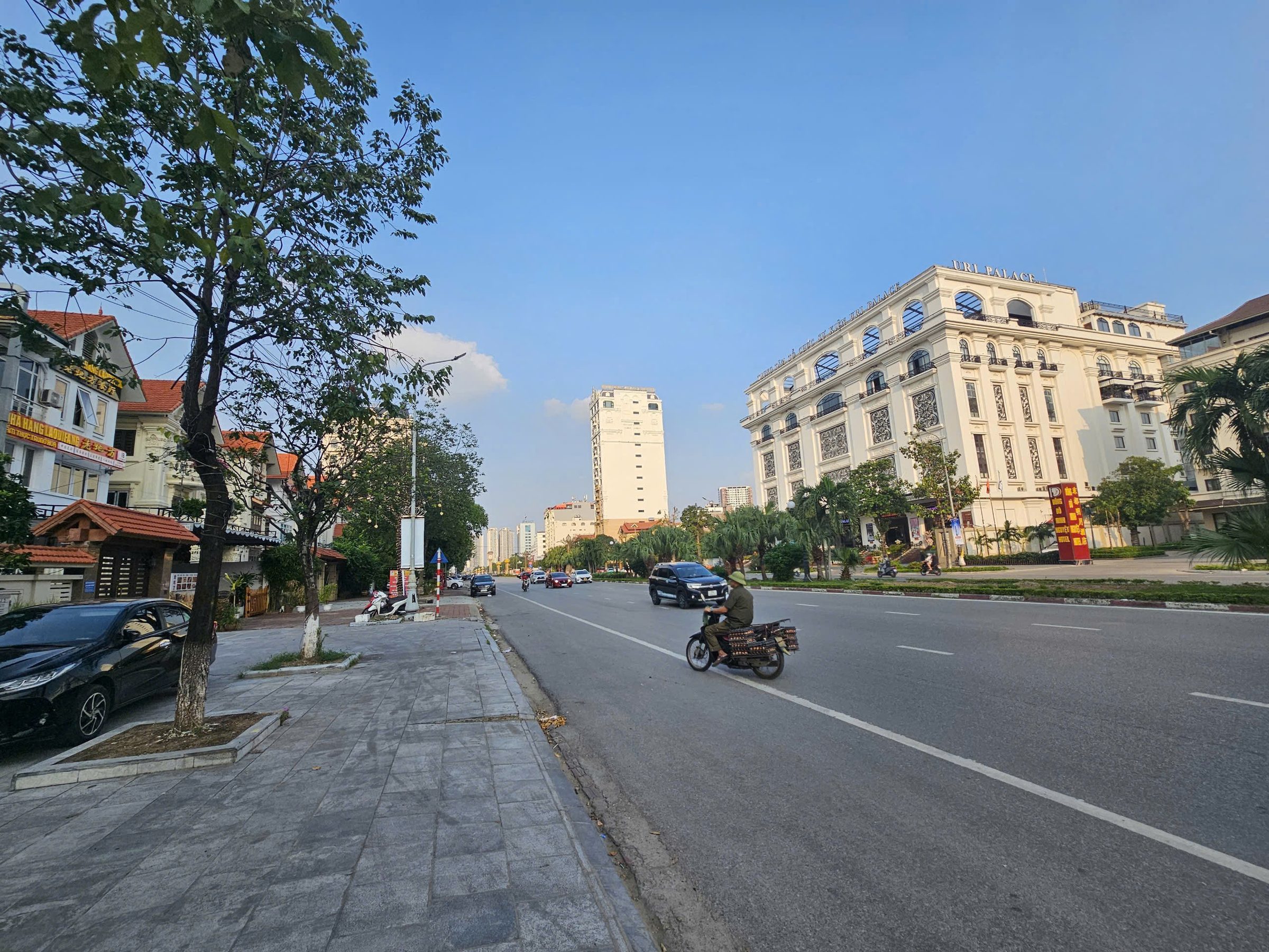 Bán nhà biệt thự mặt Đường Lê Thái Tổ, Nhìn nhà Hàng URI , Cạnh Cột Đồng Hồ ,