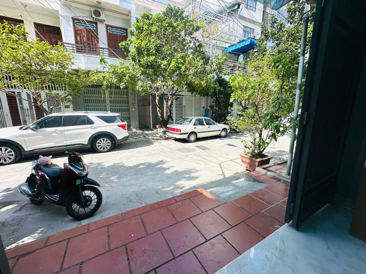 🔴 Nhà Đẹp, 900m Ra Biển - Vĩnh Nguyên, Nha Trang - Chuẩn Sổ Hoàn Công - Đường Thông Rộng 11m. 
  • Khu Vực Hạ tầng bàn cờ thông thoáng, an ninh tốt, dân trí cao - Đường D4 rộng rãi, thông thẳng Lê Thanh Nghị & Nguyễn Lộ Trạch, ô tô đậu thoải mái.