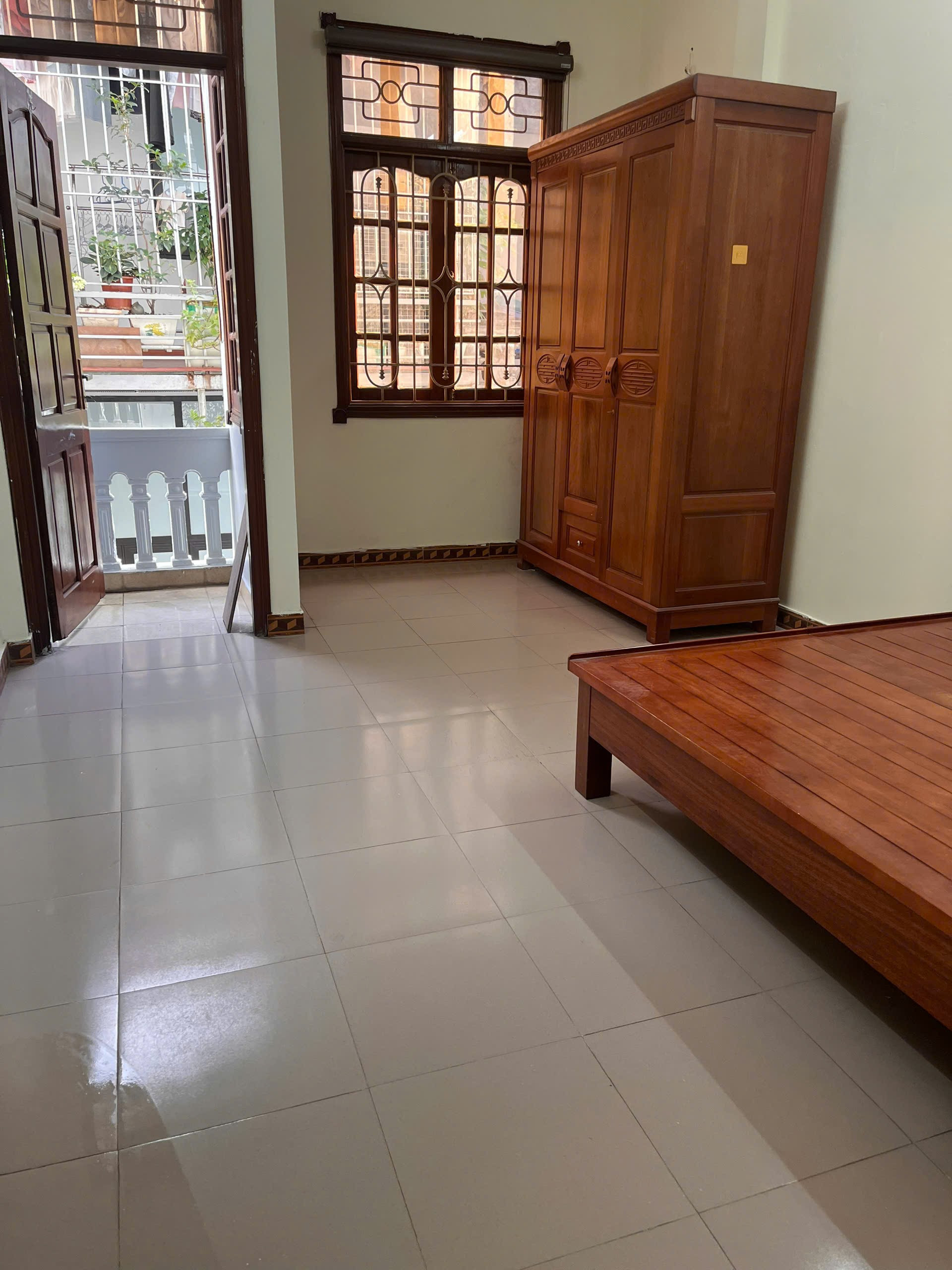Cho Thuê Nhà Ngõ 7 Lê Trọng Tấn - Hà Đông 58M² 3,5 Tầng 3 Ngủ - Ô Tô Đỗ Cửa - Nội Thất CB - Giá Thuê 11tr