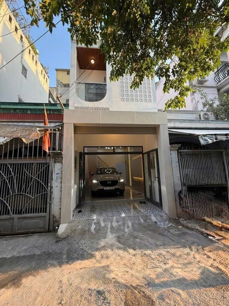 Chính chủ bán nhà Lê Văn Linh P13 Q4 .43m2, 1trệt 1lầu,có hiên trước nhà.Gần chợ Xóm Chiếu,giá 4tỷ360