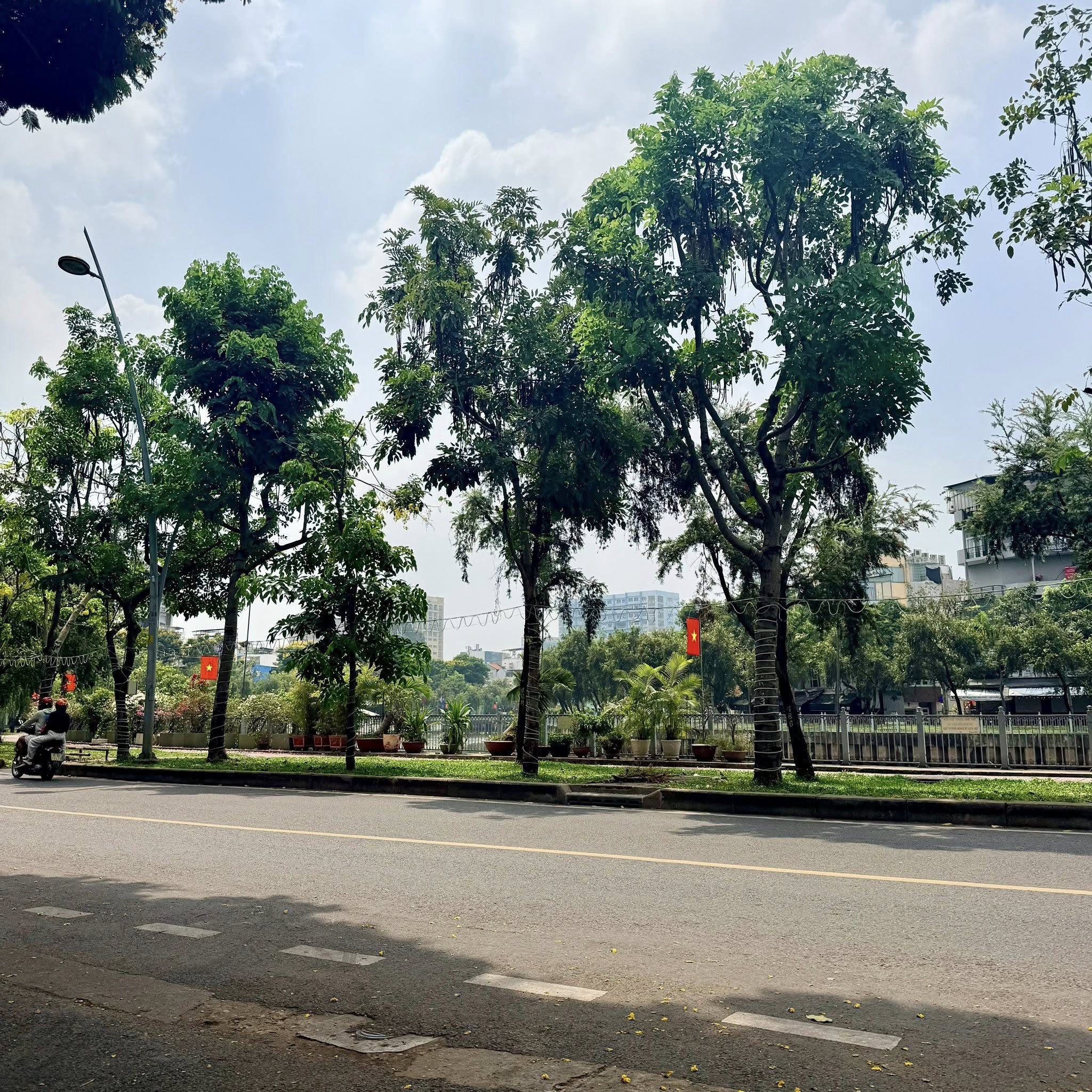 BÁNH NHÀ QUẬN 3, HẺM KINH DOANH TRỤC XUYÊN TÂM LÊ VĂN SỸ, 65M2, NGANG 6M BỀ THẾ - 8 TỶ.