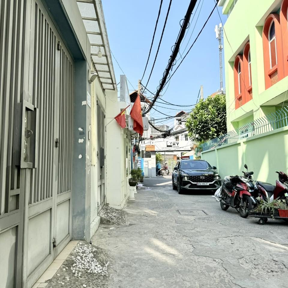 NGAY TRỤC KD THỜI TRANG LÊ VĂN SỸ - Q3, 65M2 - NGANG BỀ THẾ, HẺM RỘNG THOÁNG - 8 TỶ.