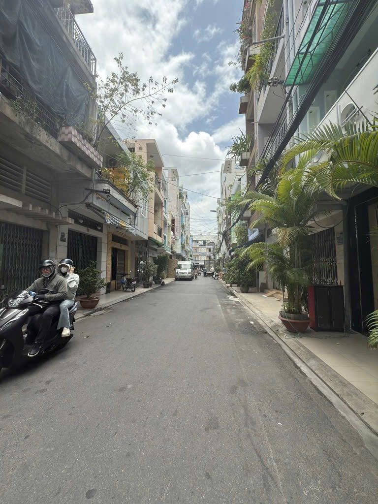 NHÀ KINH DOANH SIÊU VIP – LÊ VĂN SỸ – TRUNG TÂM PHÚ NHUẬN