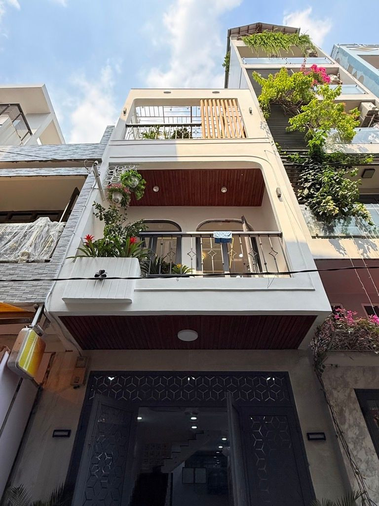 Nhà đẹp 4 tầng , hẻm 453 Lê Văn Sỹ giáo xứ Bùi Phát Quận 3