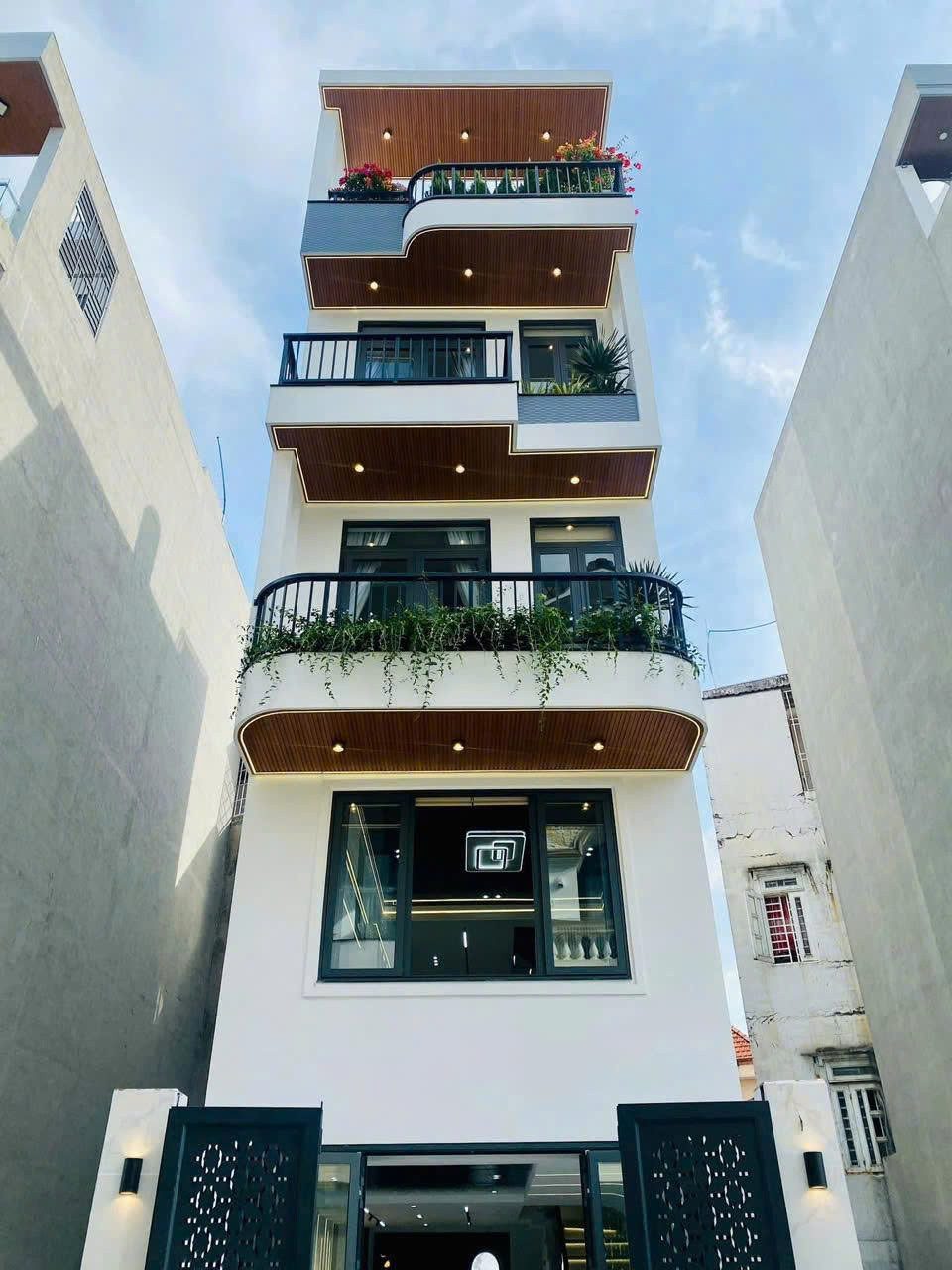 Chính chủ cần bán gấp nhà Lê Văn Thịnh, Q.2. Giá: 2,95 tỷ. DT: 84m2, 4 tầng 3PN 3WC. Sổ hồng riêng