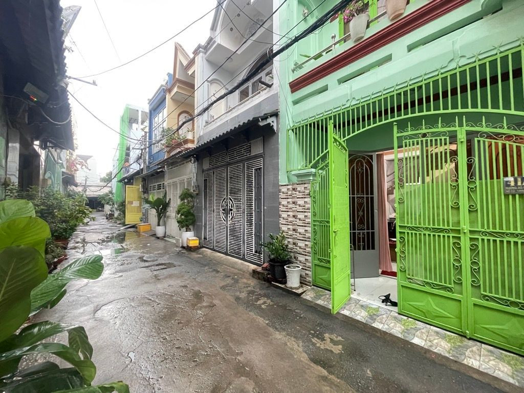 Gò vấp, sổ hồng riêng, chính chủ gấp bán, hẽm xe hơi