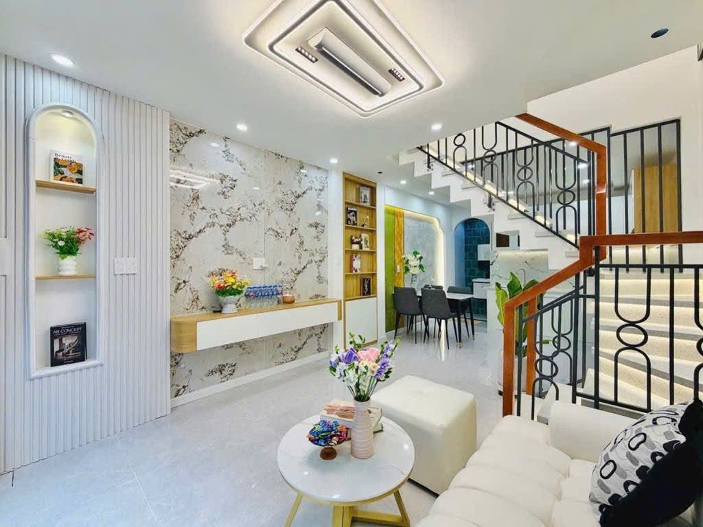 Bán Gấp Nhà Phố 2 Tầng Giá 4,68 Tỷ Sát Ngay Lê Văn Thọ P .14 Gò Vấp