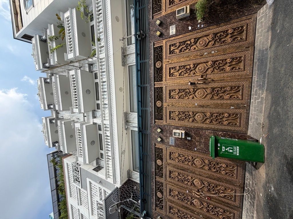 Bán nhà căn họi dịnh vụ lê văn thọ 4 tầng thang máy