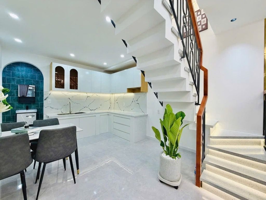 Nhà Lê Văn Thọ Gò Vấp 2 tầng BTCT, nở hậu đẹp, 2PN, hẻm 3.5m. Sổ riêng hoàn công đủ.
