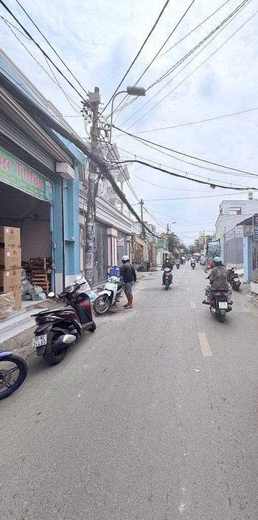 Nền thổ mặt tiền đường,100m2, ngay Tỉnh lộ 10,giáp khu t.ên lử.a  chỉ 8tỉ 8.