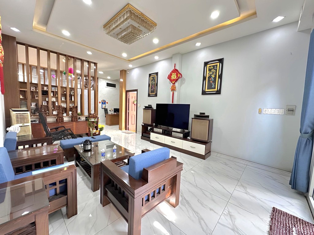 VILLA SÀI THÀNH SÁT TÂ.N KỲ TÂN QUÝ - HẺM XE HƠI - 6PN - ( 8X20M )