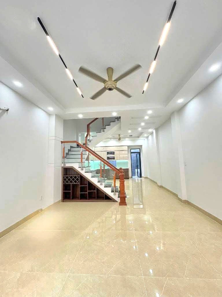 BÁN NHÀ ĐẸP CẠNH TÂ.N KỲ TÂN QUÝ - HẺM XE HƠI - ( 4X19M )