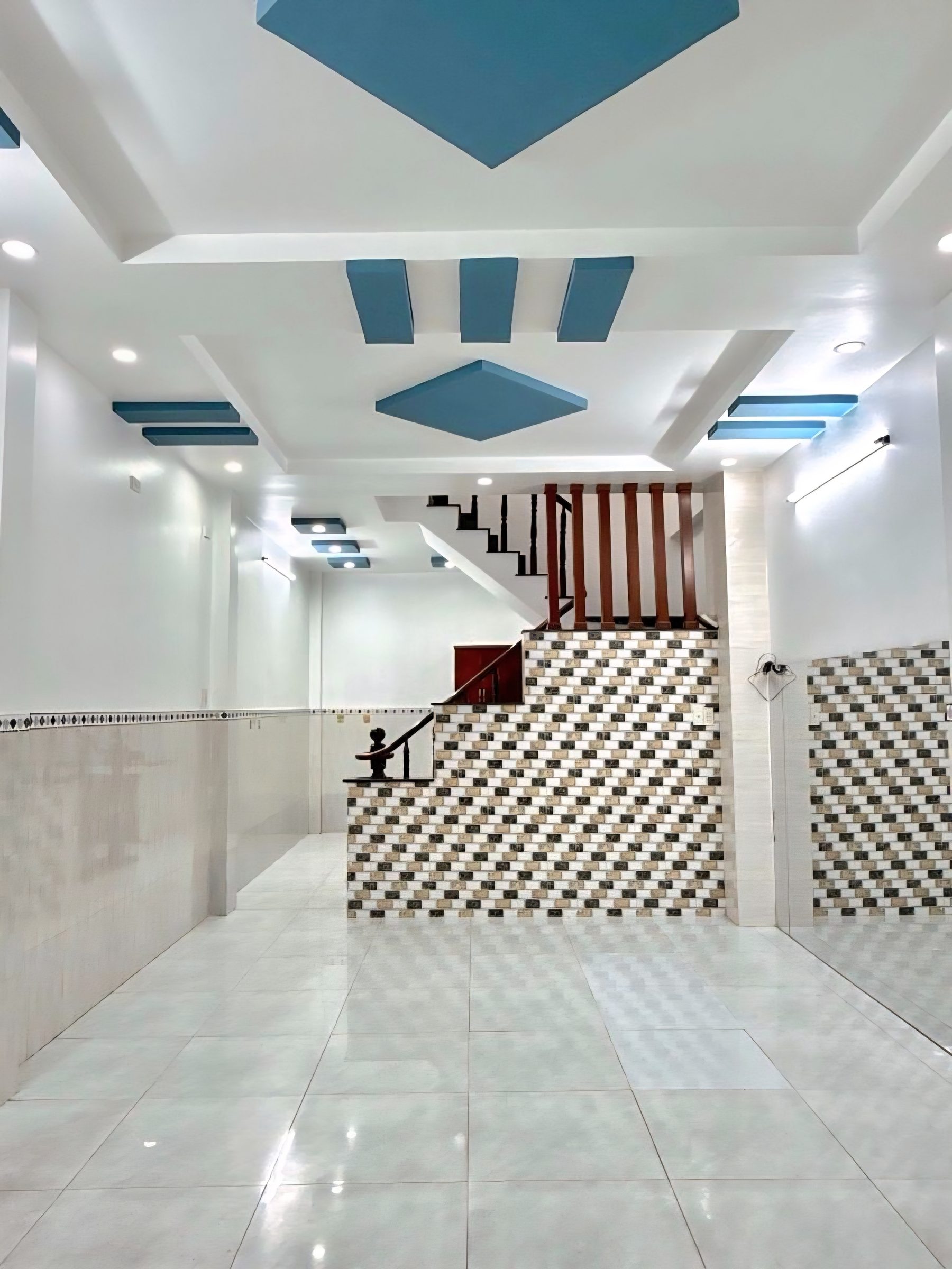 BÁN NHÀ ĐẸP SÁT BÌN.H THÀNH - ÔTÔ VÀO NHÀ NGỦ - ( 4X12M )