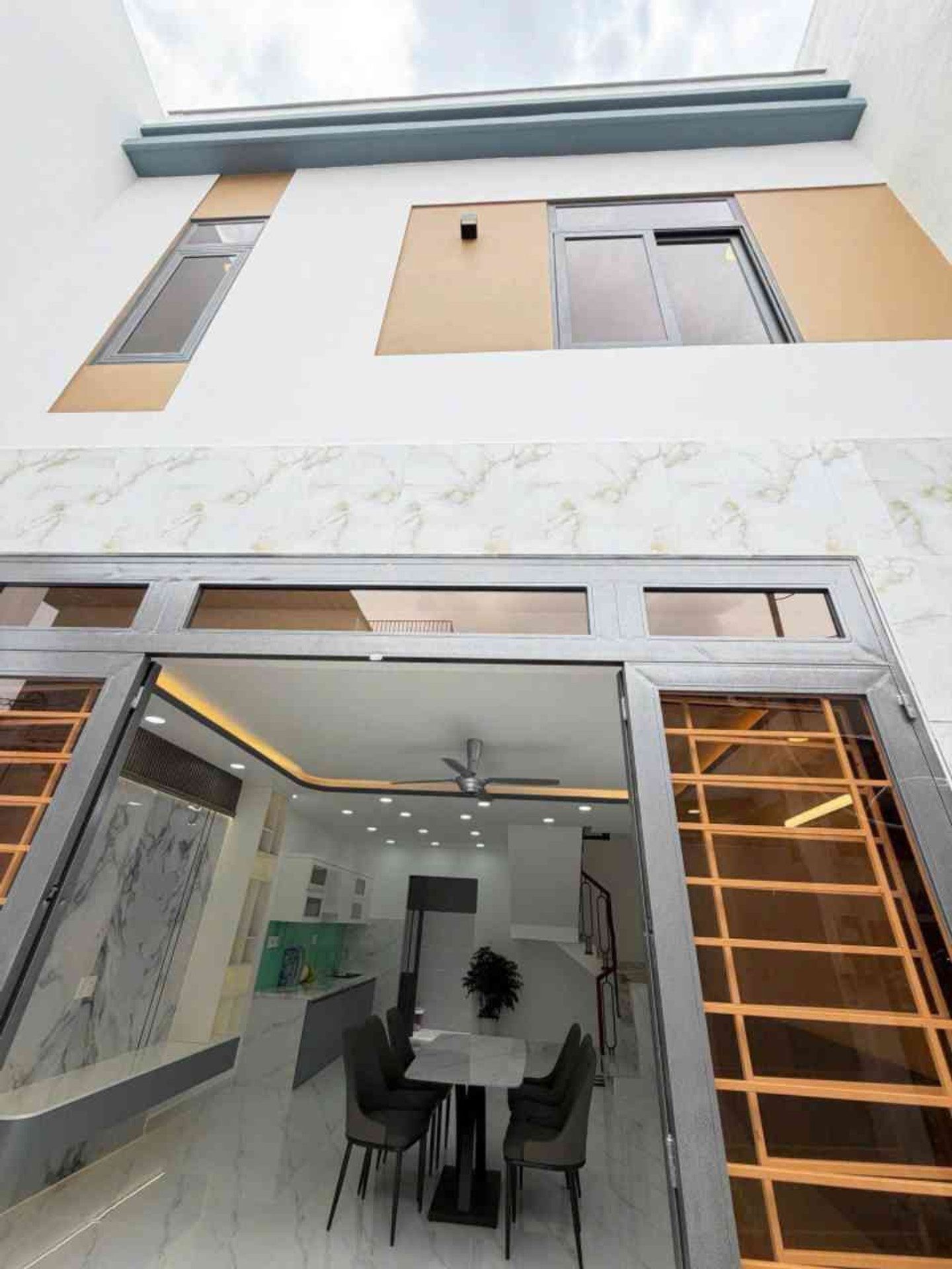 🔥 Ngang 5.6m Hiếm Có – Có Dòng Tiền Cho Thuê – Liên Khu 4-5 Chỉ 4.3 Tỷ.

🔥 Giá chỉ 4.3 tỷ – ngang gần 6m cực hiếm trong tầm giá.

📞 Liên hệ xem nhà ngay trước khi chủ đổi ý!