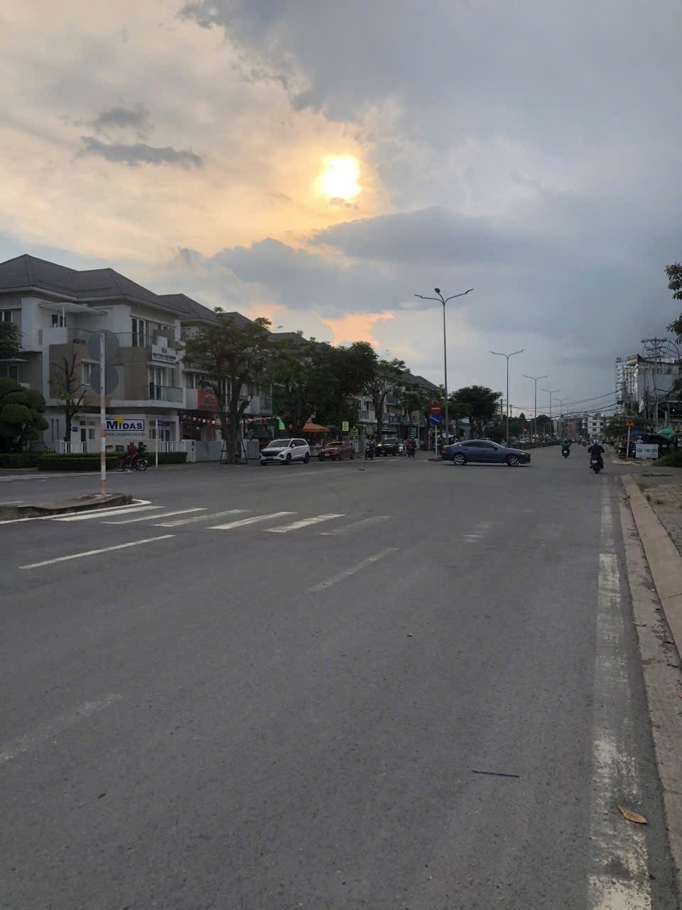 Chủ kẹt tiền bán Giá rẻ nhất khu vực -  Mặt tiền Liên Phường Merita Khang Điền