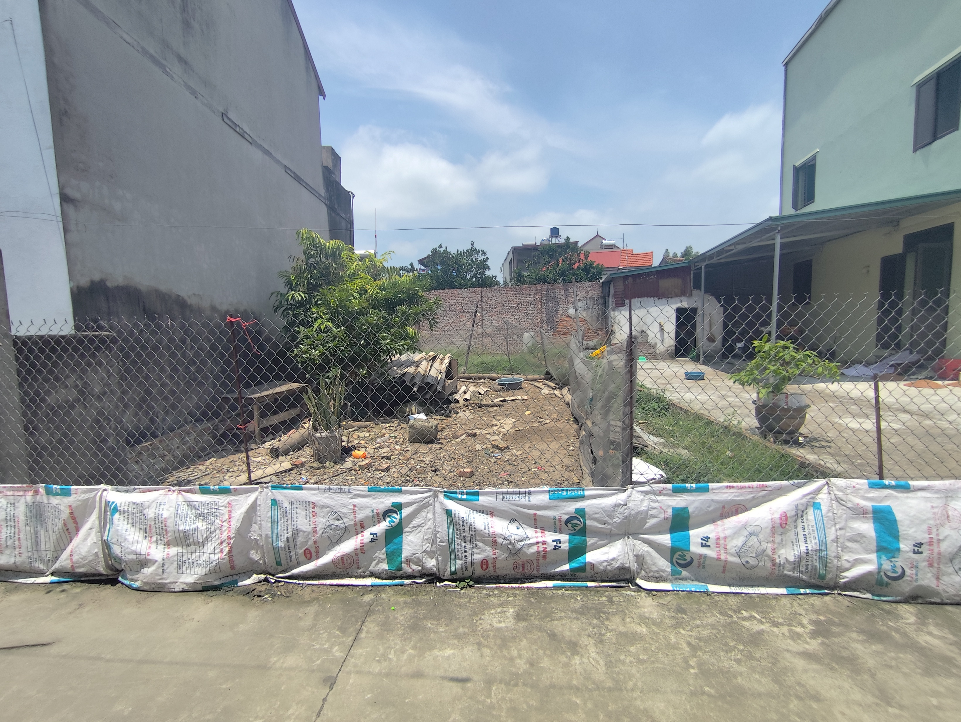 LÔ ĐẤT ĐẸP Ở PHƯỢNG DỰC -HN, ĐƯỜNG 3.3M THÔNG, GẦN CIENCO VÀ VIN OLYMPIC, 93M CHỈ 3.4TỶ