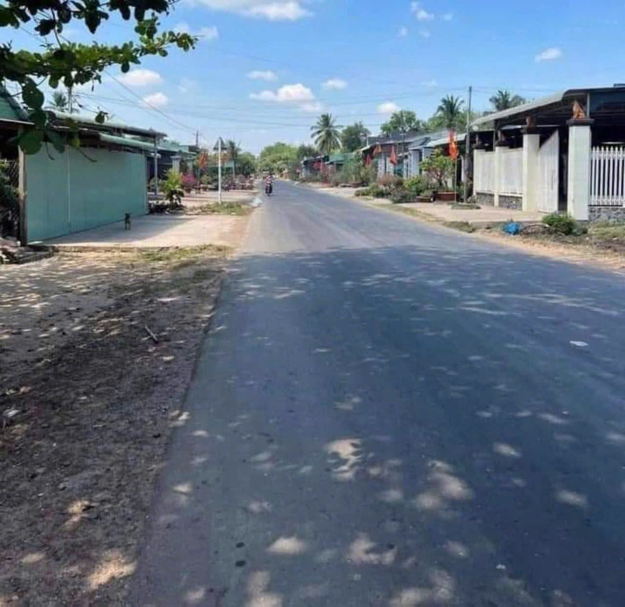 Nhà vườn sổ hồng sẵn chính chủ đang ngộp
